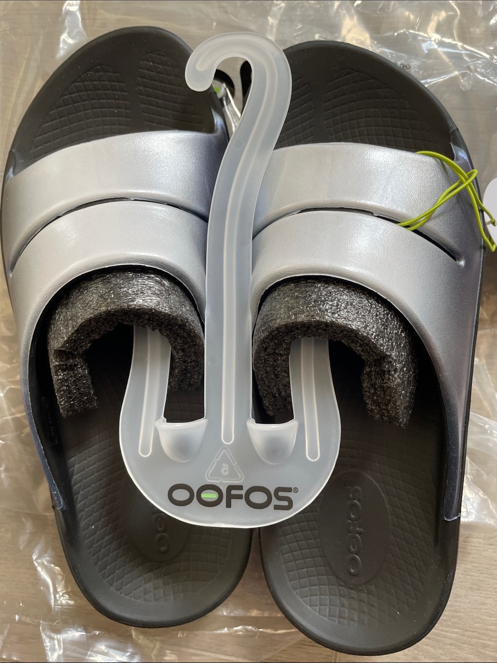 OOFOS Men's Silver and Black Recovery Slides - Picture 3 of 4